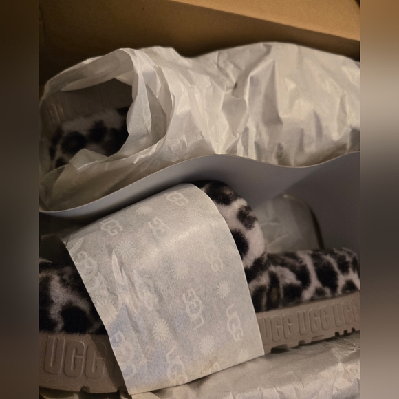 Brand-new never worn Ugg Fluff Yeah Zebra print women's size 9! - Picture 5 of 14